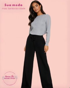 Blusa em Cashmere com Detalhe em Relevo Confeccionada em cashmere de alta qualidade, essa blusa oferece toque macio, conforto e excelente caimento. Possui detalhes em relevo que agregam elegância e sofisticação à peça, tornando-a ideal tanto para looks casuais quanto para composições mais refinadas. O modelo conta com mangas longas e acabamento delicado, garantindo versatilidade para diversas ocasiões e estações do ano. Uma peça indispensável no guarda-roupa feminino, perfeita para quem busca estilo, conforto e praticidade no dia a dia.